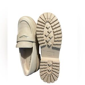 NEW No Boundaries Beige Loafers Slip On Shoes Women Size 11